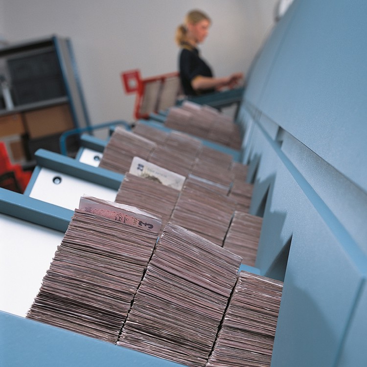 Cash Collection Services: Cash in Transit & Money Processing - Brink's ...